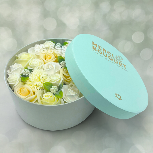 🆕Boîte Ronde - Roses Blanches & Ivoires Classiques🆕