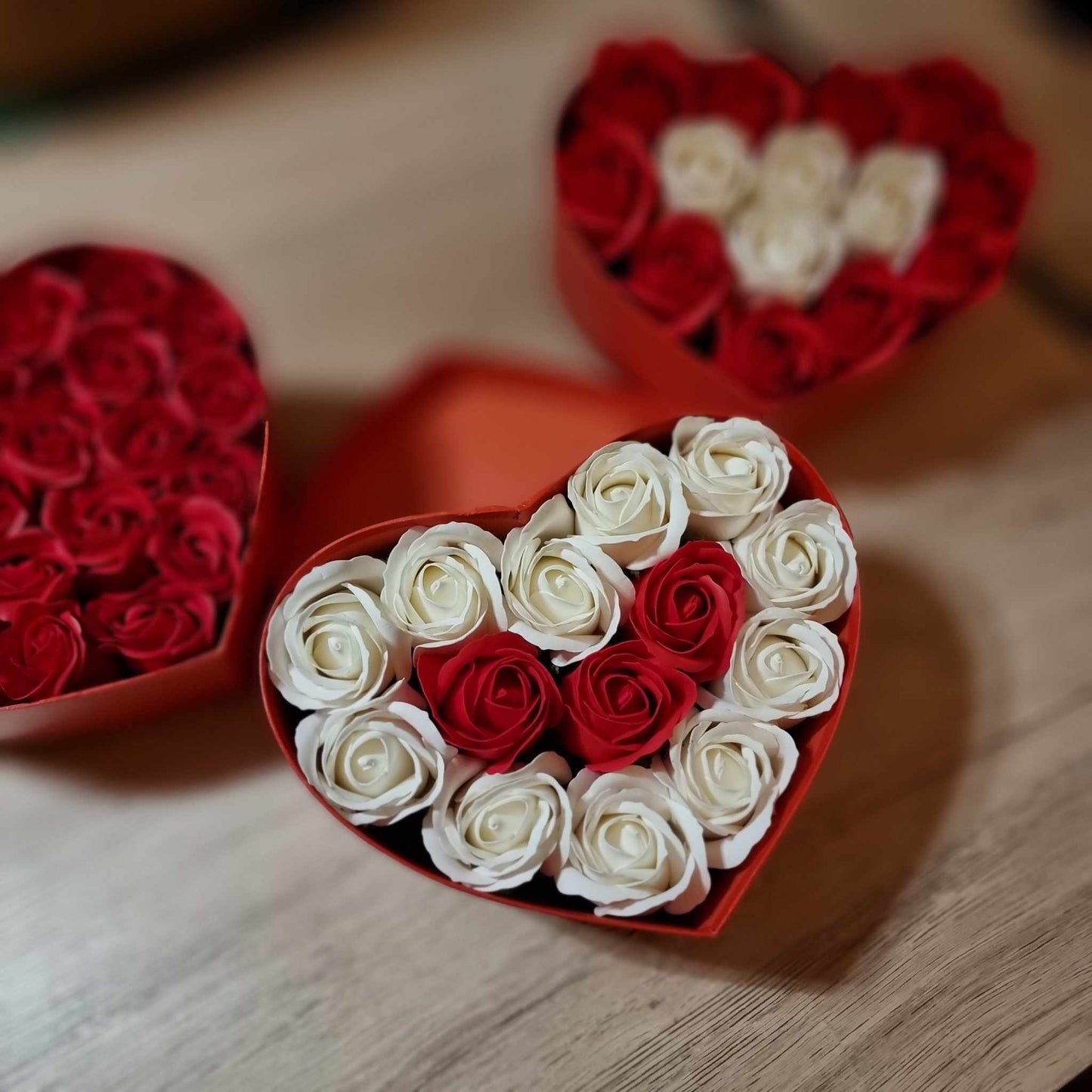 Coffret Coeur de Roses Blanches et Rouges