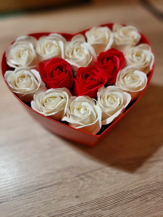 Coffret Coeur de Roses Blanches et Rouges