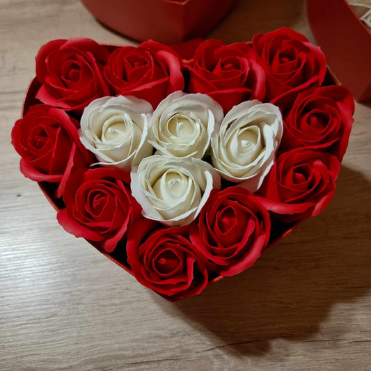 Coffret Coeur de Roses Rouges et Blanches