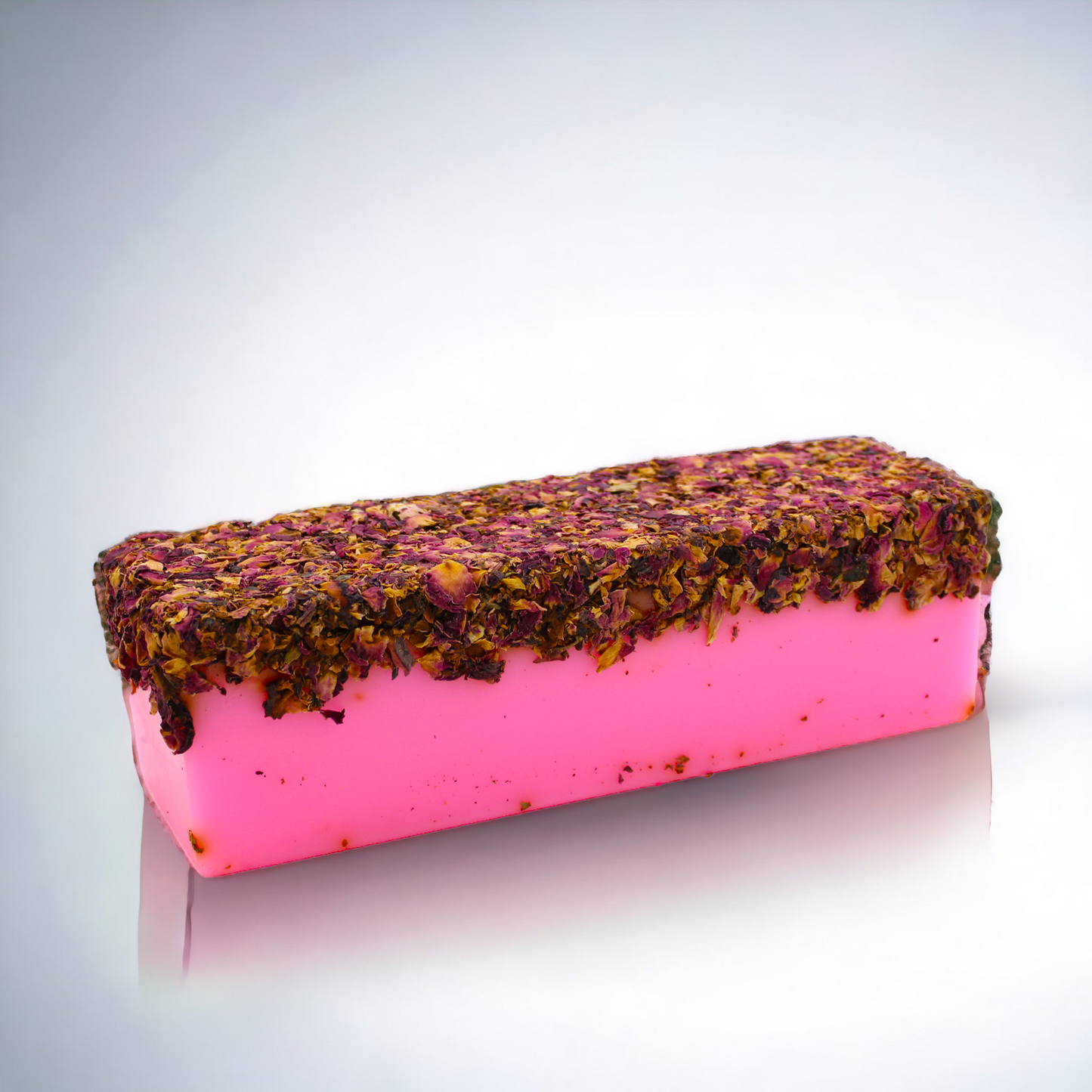 Savon artisanal ROSE ET PÉTALES DE ROSES- Collection "Sauvage&Naturel"