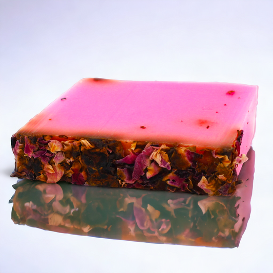 Savon artisanal ROSE ET PÉTALES DE ROSES- Collection "Sauvage&Naturel"