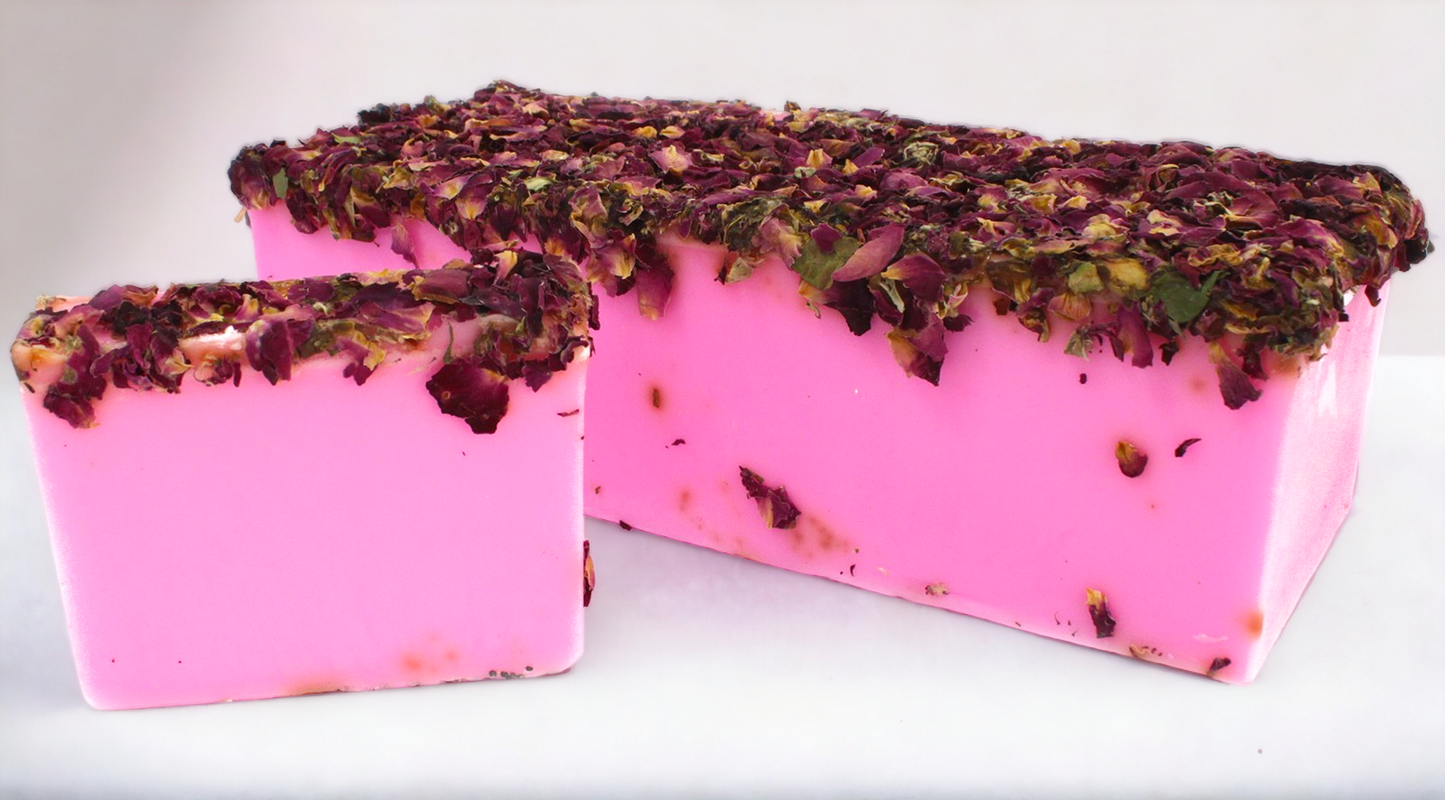 Savon artisanal ROSE ET PÉTALES DE ROSES- Collection "Sauvage&Naturel"